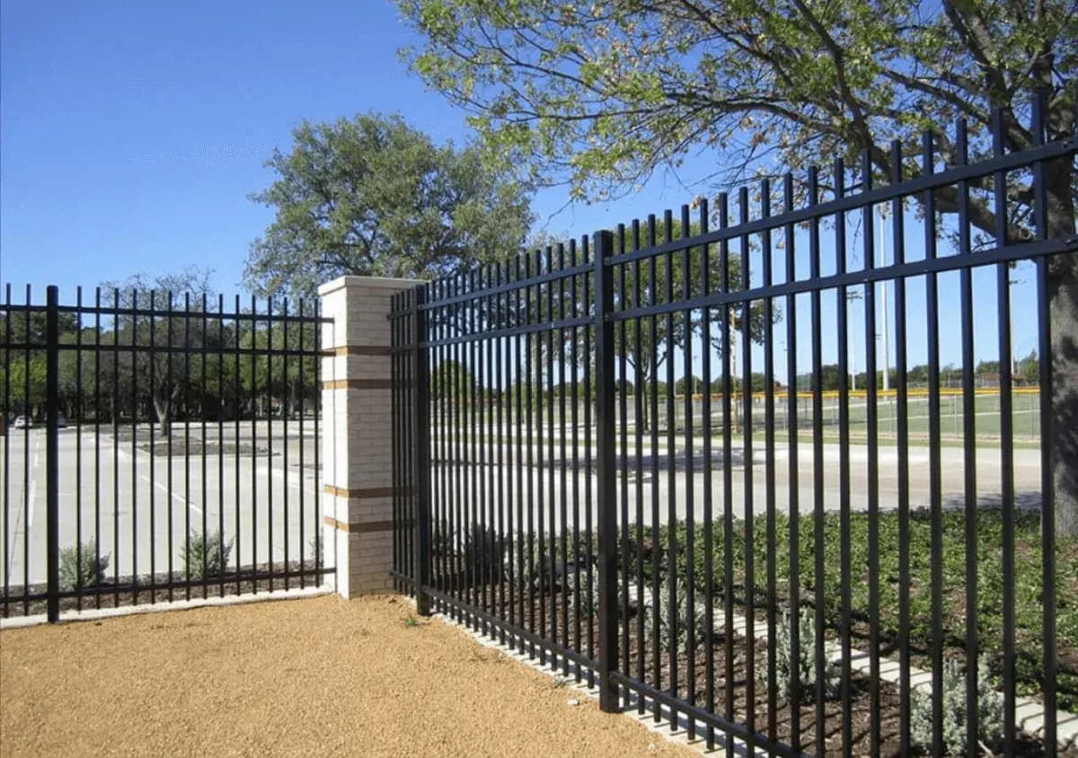 Top Reasons to Hire a Professional Fence Contractor for Your Next Project