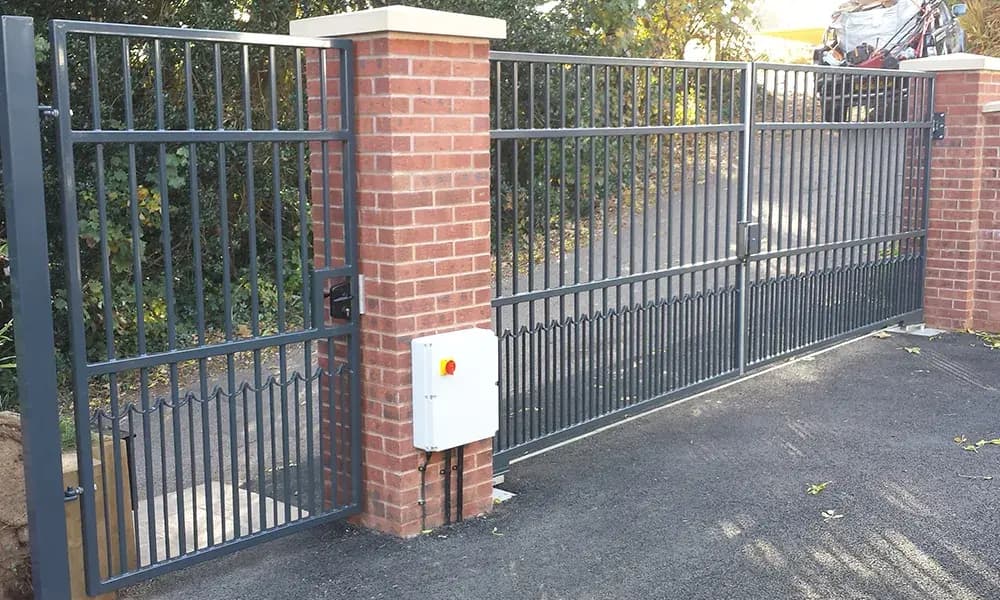 Don’t Ignore These Signs: When Your Gate Needs Immediate Repair