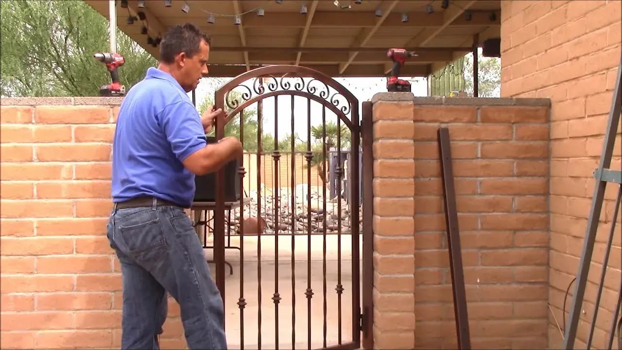 Avoid Costly Mistakes: What Every Homeowner Should Know About Fence Contractors
