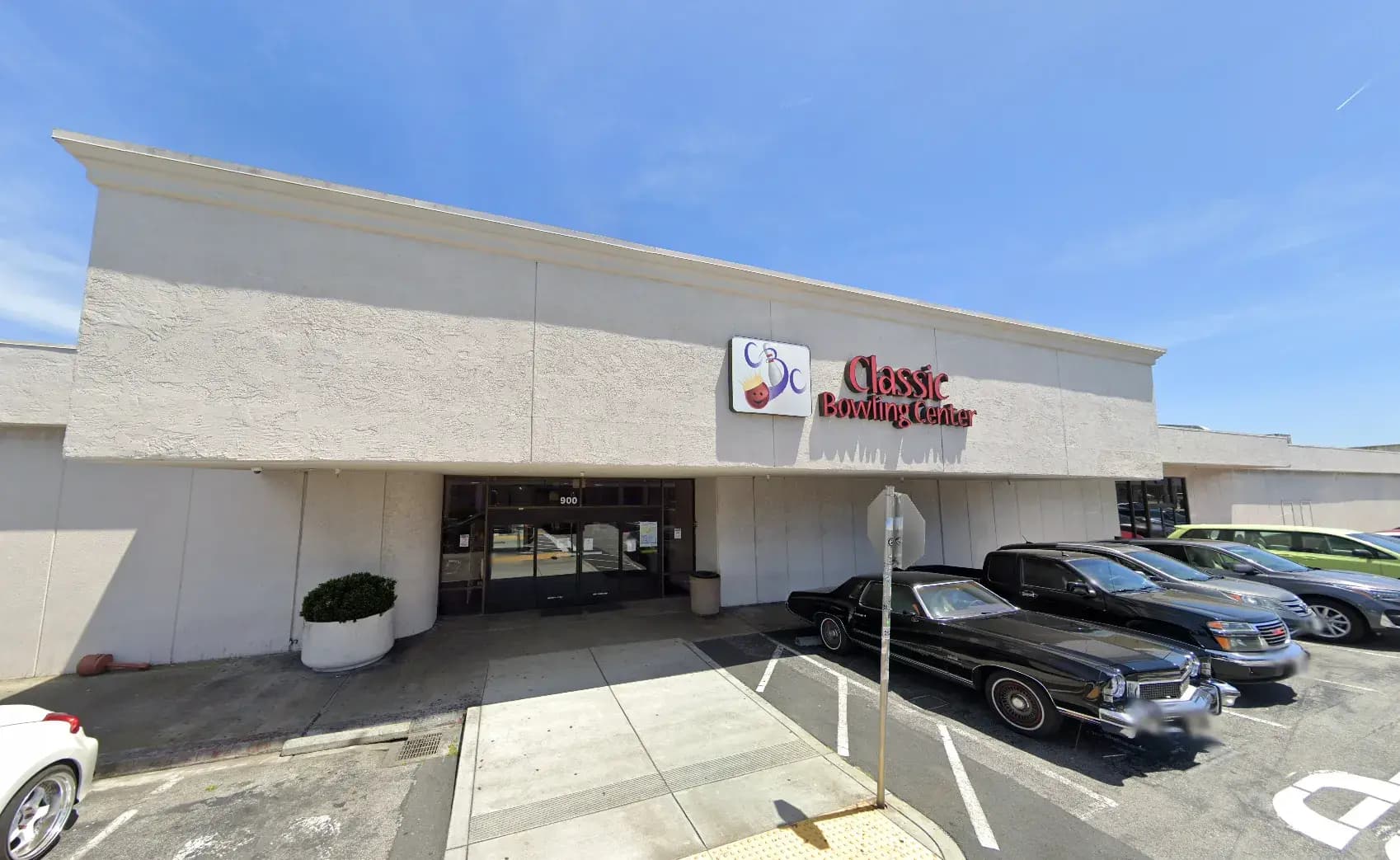 Experience Classic Bowling Fun in Daly City, CA – Perfect for Friends and Family