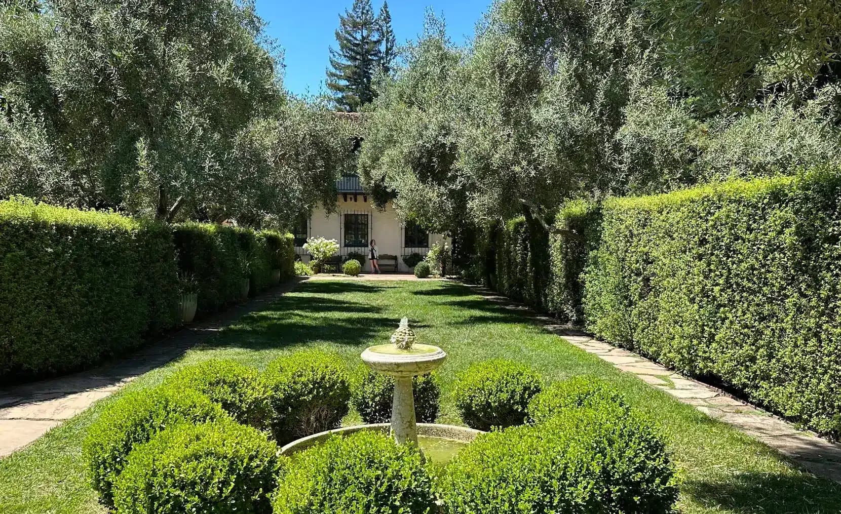 Why Allied Arts Guild in Menlo Park, CA is a Perfect Place for Art Lovers and Shoppers