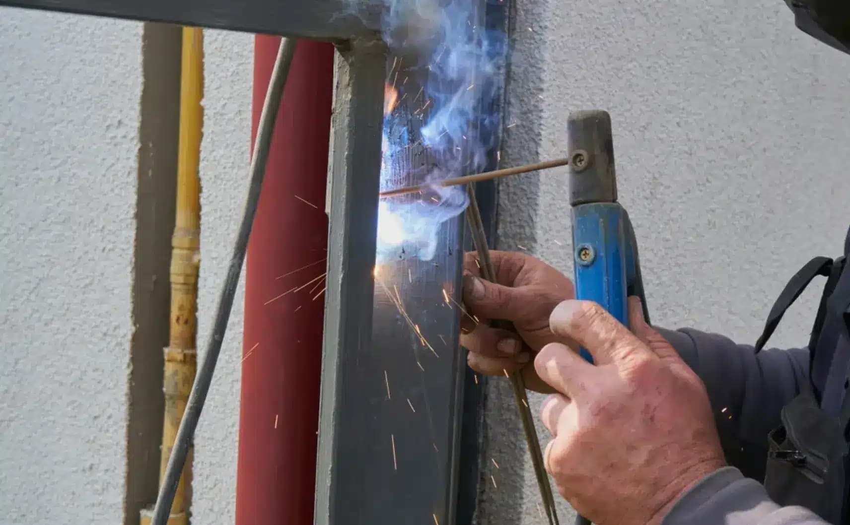 Why Hiring a Fence Contractor El Sereno CA Residents Trust Matters