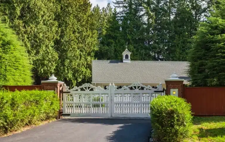 Driveway gates